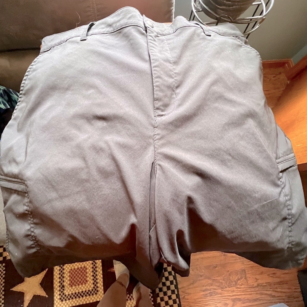 Golfing shorts by Chaps stretch size‎ 38 zip pockets Gray lightweight